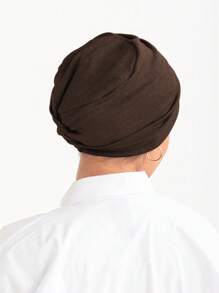 Foulard de mode, design à double couche, extensible dans les quatre sens, sans épingles ni aimants nécessaires. Les plis naturels flattent la forme du visage, ajoutent du volume, sécurisent le chignon. Taille unique convient à la plupart des femmes. Convient pour le port quotidien avec des foulards, des abayas et d'autres vêtements, doux et confortable - Marron - Voir 6
