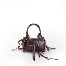 1 chiếc túi xách vuông màu đỏ tía phối nhiều mảnh, đính đinh tán, tua rua, khóa kéo, chất liệu PU cổ điển, dây đai trang trí, quai xách đôi đính đinh tán, dây đeo vai điều chỉnh được, khóa kéo, thời trang retro, ngọt ngào, punk, phong cách Y2K cho nữ, túi đeo chéo nữ phong cách giản dị sang trọng, đựng được điện thoại, thẻ, thích hợp cho đi du lịch, mua sắm hàng ngày, túi nữ phong cách Bohemian, túi nữ thời trang những năm 2000, túi nữ cổ điển, túi màu đỏ tía thời trang, túi màu đỏ. - Màu Đỏ Sâu - Xem 10