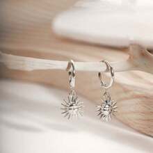 钛钢法式复古高端环状耳环配太阳吊坠