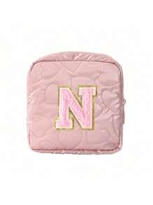 1 pieza Bolsa de almacenamiento portátil y linda, Bolsa de almacenamiento para toallas sanitarias bordada con la primera letra del alfabeto en color púrpura, de material de PU, impermeable, compacta y portátil, que satisface las necesidades de almacenamiento para viajes diarios, un buen regalo para entusiastas de los viajes y regalo familiar