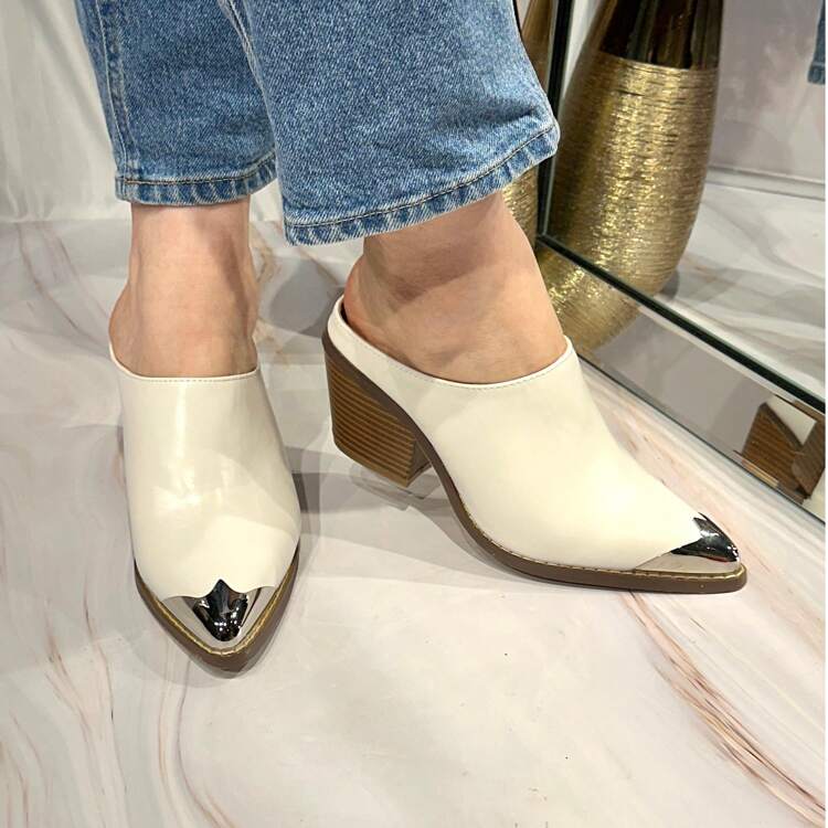 Women's MInimalist Style Pointed Toe Mules With Metallic Toe Stylish Sandals Summer Sandals For Women - White - View 2