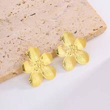 Vintage 18K Gold Plated Stainless Steel Asymmetrical Hammered Flower Earrings, European & American Cross-Border Design