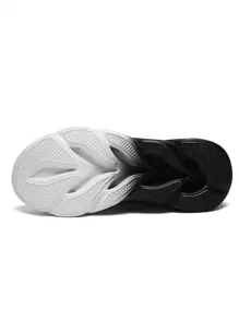 1 paire de chaussures de sport unisexes légères et antidérapantes. Grandes chaussures de course en maille respirante pour hommes et femmes. Chaussures de loisirs confortables pour le printemps/l''été