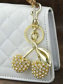 1pc Realistic Cherry Fruit Keychain, Bag & Car Pendant, Crystal Decor, Metal Backpack Hanging Keyring, Fashion Accessory Party Gift Toy, Wallet, Schoolbag, Backpack, Casual Bag Decoration, Lifelike & Cute, Ideal Gift For Ladies Or Friends