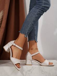 大码女式高跟凉鞋，舒适 PU 防滑粗跟，带后带，经典花卉图案露趾，适合旅行、度假、购物和社交活动，鞋跟高度 5 厘米 - 米色 - 查看 4