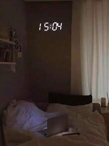 1 pièce Horloge réveil LED 3D numérique avec veilleuse, silencieuse, horloge électronique simple, horloge de bureau, horloge murale à brancher, ornement de bureau d'ordinateur, ambiant, horloge numérique 3D lumineuse, décoration de veilleuse pour chambre à coucher, salle de jeux e-sports