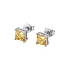 Orecchini a bottone in argento 925 personalizzati con pietre preziose di forma rotonda, quadrata e a cuore. Sono regali semplici e personalizzati, adatti da regalare ad amici, migliori amiche, madri e partner. Questi orecchini sono regali personalizzati perfetti per occasioni come San Valentino, Festa della Mamma, Natale, anniversari, compleanni e altro ancora.