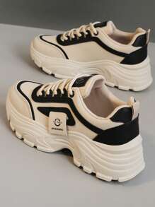 1 双女式休闲复古厚底运动鞋，圆头系带户外运动皮鞋，春夏