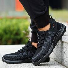 A Pair Steel Toe Work Shoes And Low Top Safety Boots With Anti Smash And Anti Puncture Functions. Comfortable And Breathable Soft Soled Work Protective Shoes, Suitable For Wearing All Seasons Or Outdoor Hiking And Travel Shoes.