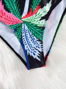 Maillots de bain femmes pour l'été 2025, maillots de bain une pièce noir monokini. Nouveaux arrivages de style européen et américain, combinaison une pièce sexy à dos nu et fleurs imprimées numériquement. Vêtements de plage décontractés