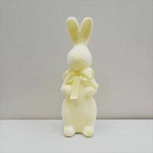 1 pieza Conejo de pascua realista de peluche corto con musgo para decoración de escritorio