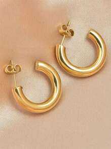 1 对 C 形简约奢华不锈钢 18K 镀金环状耳环，适合女性参加宴会、日常通勤和各种场合佩戴