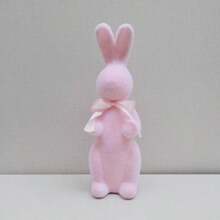 1 pieza Conejo de pascua realista de peluche corto con musgo para decoración de escritorio