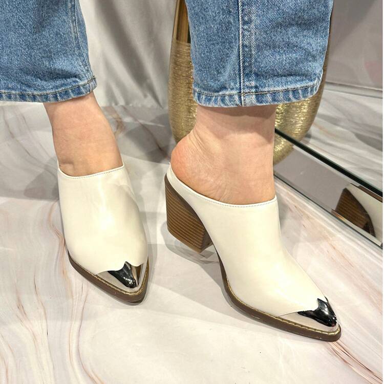 Women's MInimalist Style Pointed Toe Mules With Metallic Toe Stylish Sandals Summer Sandals For Women - White - View 5