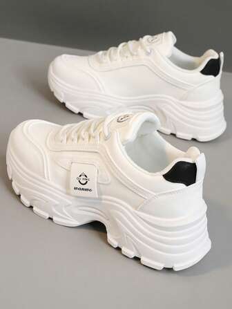 1 双女士休闲圆头系带户外运动鞋，春夏季皮底运动鞋