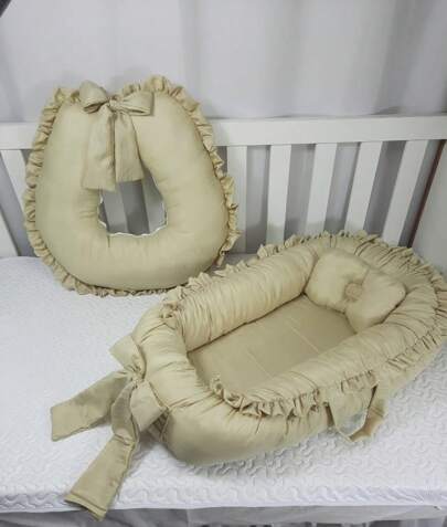 Kit Ninho Redutor para Berço com Travesseiro Anatômico + Almofada Travesseiro Amamentação para Amamentar com Babado Várias Cores Menino e Menina
