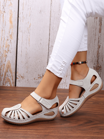 女士激光镂空花朵凉鞋，夏季封闭式鞋头厚底坡跟高跟鞋