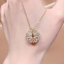 1pc Full Of Rhinestone Small Love A Love Love Four-Leaf Clover Necklace Woman To Send His Girlfriend Titanium Steel Collarbone Chain Elegant Gift
