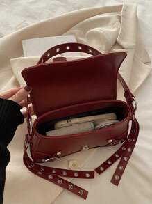 Túi đeo vai lật đính đinh tán màu trơn thời trang, thích hợp để mua sắm, ví, mua sắm, phụ nữ trẻ, sinh viên đại học, người mới đến, nhân viên văn phòng. Rất thích hợp cho văn phòng, trường đại học, công việc, kinh doanh, đi làm, hoạt động ngoài trời, du lịch và đi chơi - Đỏ - Xem 8