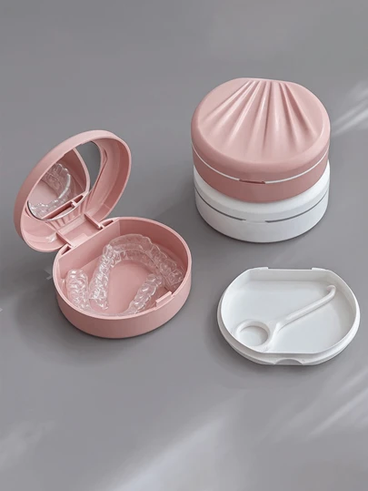 1个便携式假牙收纳盒带镜子 - 双层塑料材质，适用于隐形牙套、假牙、正畸矫治器、假牙浸泡盒、保持器，方便旅行清洁，包含清洁刷。