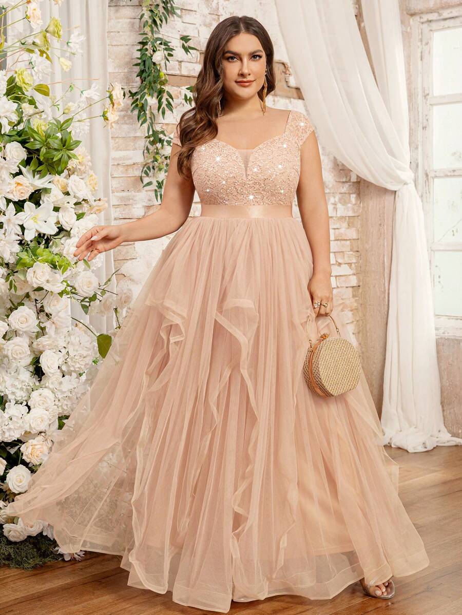 Đầm dạ hội cỡ lớn, cổ chữ V sâu, đính sequin và ren, phối lưới, viền bèo nhún, thích hợp cho các buổi dạ hội, vũ hội, tiệc cưới trang trọng, sinh nhật, tiệc chiêu đãi, lễ tốt nghiệp và các dịp khác.