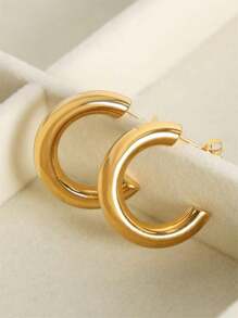 1 对 C 形简约奢华不锈钢 18K 镀金环状耳环，适合女性参加宴会、日常通勤和各种场合佩戴