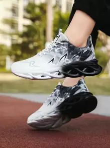 1 paire de chaussures de sport unisexes légères et antidérapantes. Grandes chaussures de course en maille respirante pour hommes et femmes. Chaussures de loisirs confortables pour le printemps/l''été