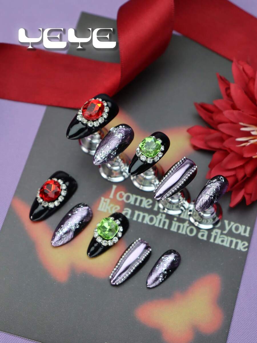 使用 10 件杏仁形梳妆台让您的指甲永远美丽，新年快乐黑紫色镀铬配水钻装饰红宝石和绿宝石异国情调魅力时尚全覆盖假指甲套装新奇金属灰紫色波西米亚风全覆盖丙烯酸假指甲套装适合女士和女孩经典手工指甲，配有 1 个迷你指甲锉和 1 张粘性标签