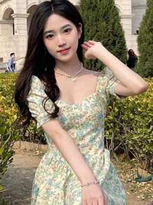 French Niche Design Square Collar Puff Sleeve Floral Princess Dress, Slimming Temperament Versatile Dress