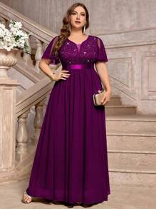 Vestido largo formal de fiesta con cuello de pico profundo, encaje con lentejuelas, volantes, mangas de malla y contraste de gasa