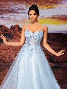 蓝色薄纱吊带裙长款 A 字形闪亮珠绣舞会礼服，派对礼服