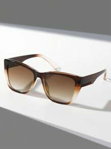 1 件猫眼时尚眼镜，腿部拼布镶嵌设计，送给朋友的绝佳礼物