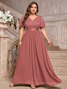 Große Größen Abendkleid mit tiefem V-Ausschnitt, Pailletten, Spitze, Rüschen, Mesh-Ärmeln und Chiffon-Kontrast