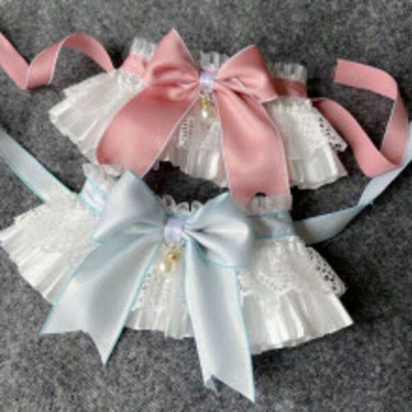 Delicate Pet Bandanas voor kittens en Bichon-formaat puppy's, met kant en lintstrikken