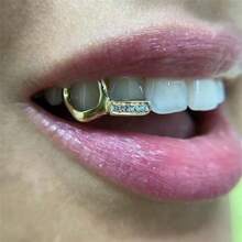 ¡Deslumbra y brilla! 2 piezas de grillz para dientes con tapa de circonita cúbica con estrella y diseño calado superior e inferior, joyería de moda para amantes de los hombres y mujeres