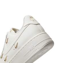 Nike 2025 女款 WMNS AIR FORCE 1 07 LX 运动鞋/复古低帮 FV3654-111 - 白色 - 查看 5