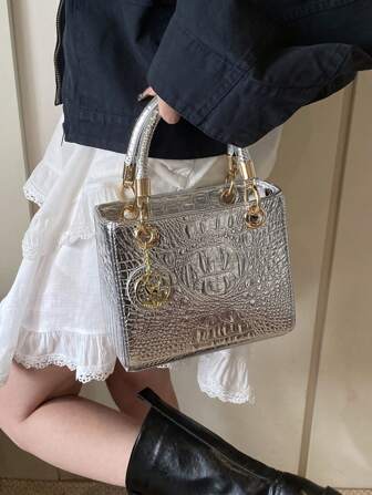 大容量女士手提包，时尚鳄鱼压纹银色托特包，配有可调节斜挎带，是女性最佳母亲节礼物