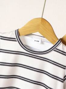 Conjunto de 4 piezas de ropa informal de verano para niño bebé con camisetas de cuello redondo a rayas y de un solo color, y pantalones cortos de bolsillo de un solo color