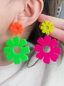 1 Pair Vacation Style Neon Color Block Sunflower Resin Women Earrings - Fluorescent Color Splicing Sunflower - View 10