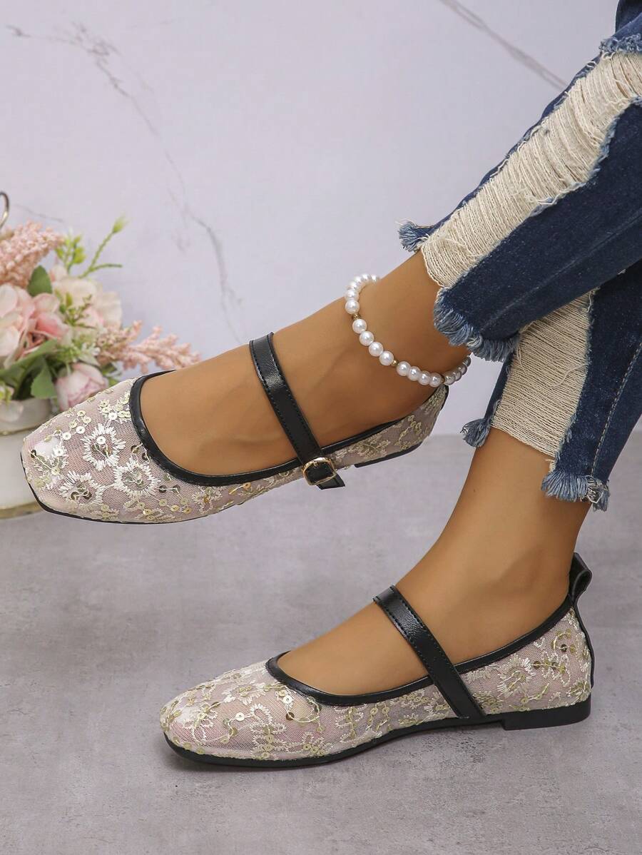 加大码 35-43 新款轻质透气系带玛丽珍平底鞋，米色，透气网眼一脚蹬休闲凉鞋，激光切割花卉图案，舒适女式平底鞋 - 米色 - 查看 1