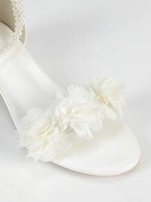 3厘米女士白色坡跟新娘凉鞋，配以优雅的人造珍珠和花朵设计，时尚、舒适 - 白色 - 查看 4