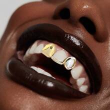¡Deslumbra y brilla! 2 piezas de grillz para dientes con tapa de circonita cúbica con estrella y diseño calado superior e inferior, joyería de moda para amantes de los hombres y mujeres