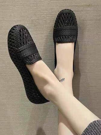 白色镂空塑料凉鞋，女士夏季平底一脚蹬护士鞋，孕妇妈妈防滑平底鞋，女士柔软透气包头工作鞋，水滴休闲沙滩凉鞋