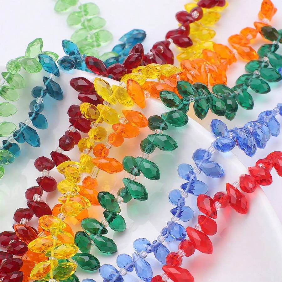 约95颗5*8毫米水滴形玻璃珠，彩色镀AB彩DIY饰品吊坠，适用于手工配件、鞋子、包包、发饰、节日礼物、生日礼物等。