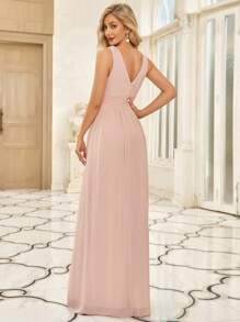 Gaun Bridesmaid Formal Panjang Berwarna Merah Muda Terang dengan Kerah V Tanpa Lengan dan Hiasan Ruffle dari Chiffon yang Elegan, Cocok untuk Pernikahan dan Upacara Wisuda, Gaun Tamu Pernikahan Musim Semi/Panas - Baby Pink - View 3