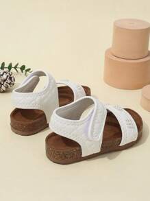 Weiße Sandalen mit Knöchelriemen, verstellbaren Nähten, Perlen, doppelter Sohle, lässig, komfortabel, für Kinder, flache Sommersandalen