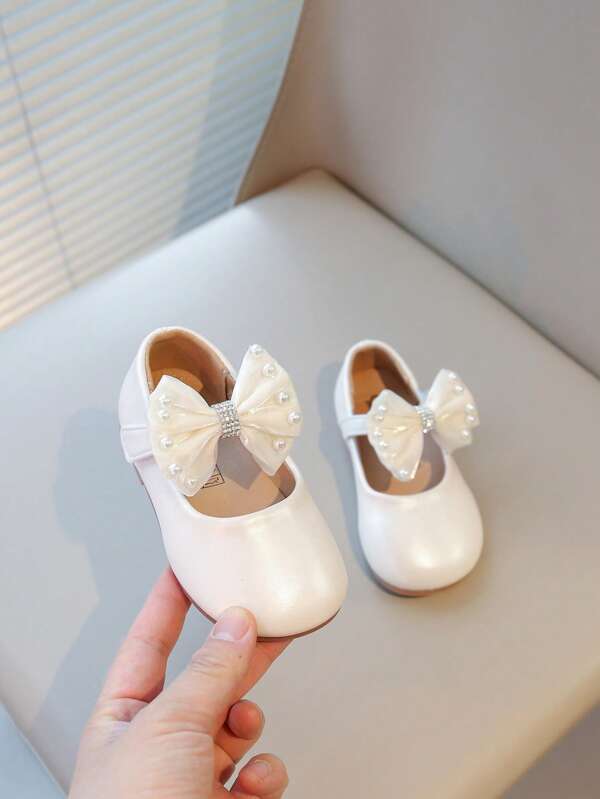 Zapatos de princesa para niñas 2025 Nuevo estilo de primavera/otoño con lazo, zapatos Hanfu para niñas pequeñas, mocasines de suela blanda
