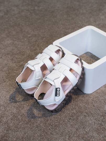 1双夏季时尚休闲百搭假日风户外儿童平底踝带闭趾罗马凉鞋