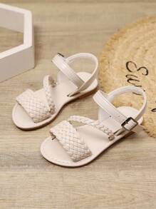 1 par de sandalias planas para niñas y niños pequeños de talla grande en color marfil. Sandalias tipo Romano con diseño de trenzado de PU de unicolor, correa ajustable con hebilla, puntera redonda y abierta, aptas para uso casual, vacaciones, primavera/verano 2025, de 3 a 16 años de edad.