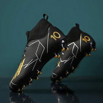 推荐 1 双青少年足球鞋，TPU 鞋钉防滑高帮四季鞋，适合日常草地足球训练和比赛